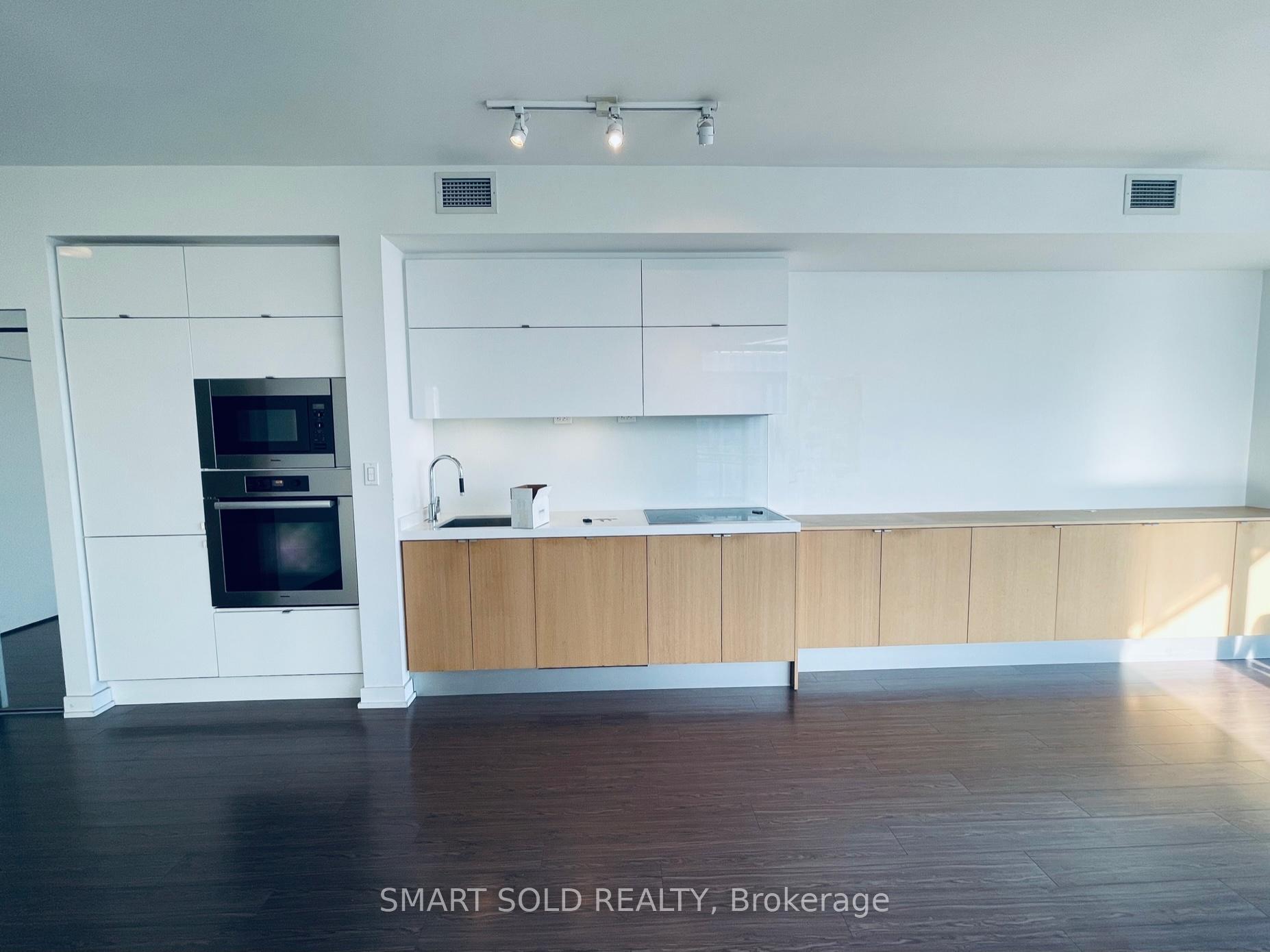 Photo 3 of Unit 4209, 21 Iceboat Terrace, Toronto, Waterfront Communities — HOMEH