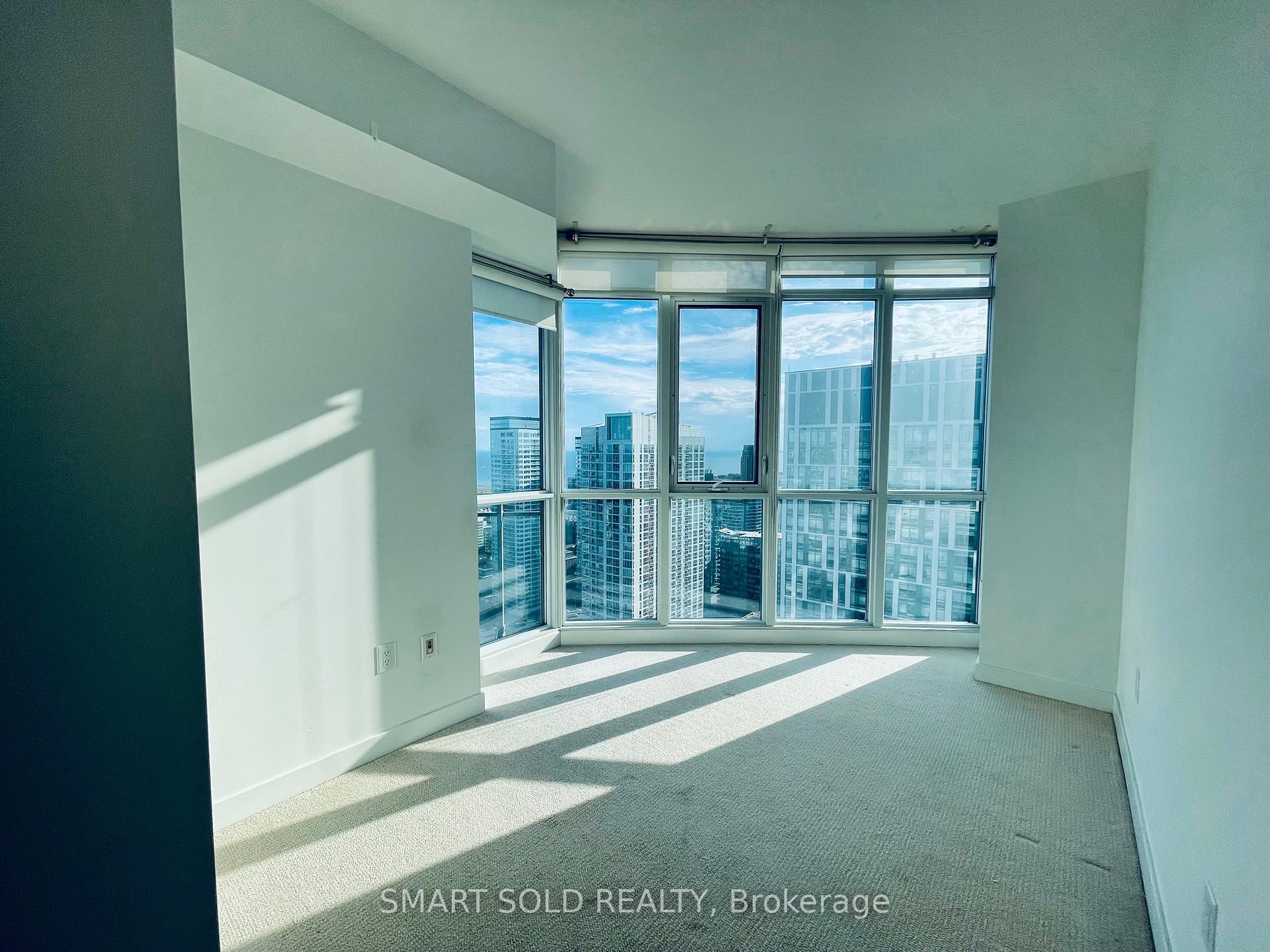 Photo 5 of Unit 4209, 21 Iceboat Terrace, Toronto, Waterfront Communities — HOMEH