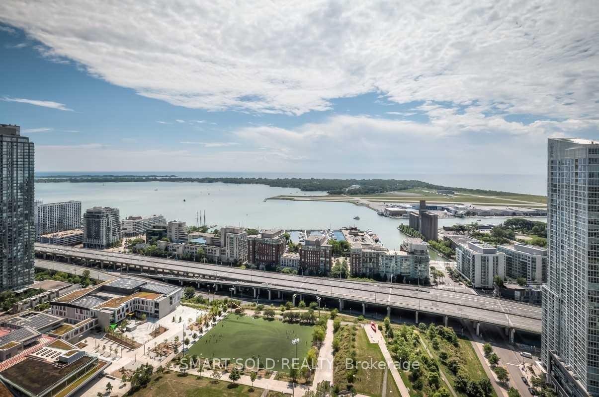 Photo 8 of Unit 4209, 21 Iceboat Terrace, Toronto, Waterfront Communities — HOMEH