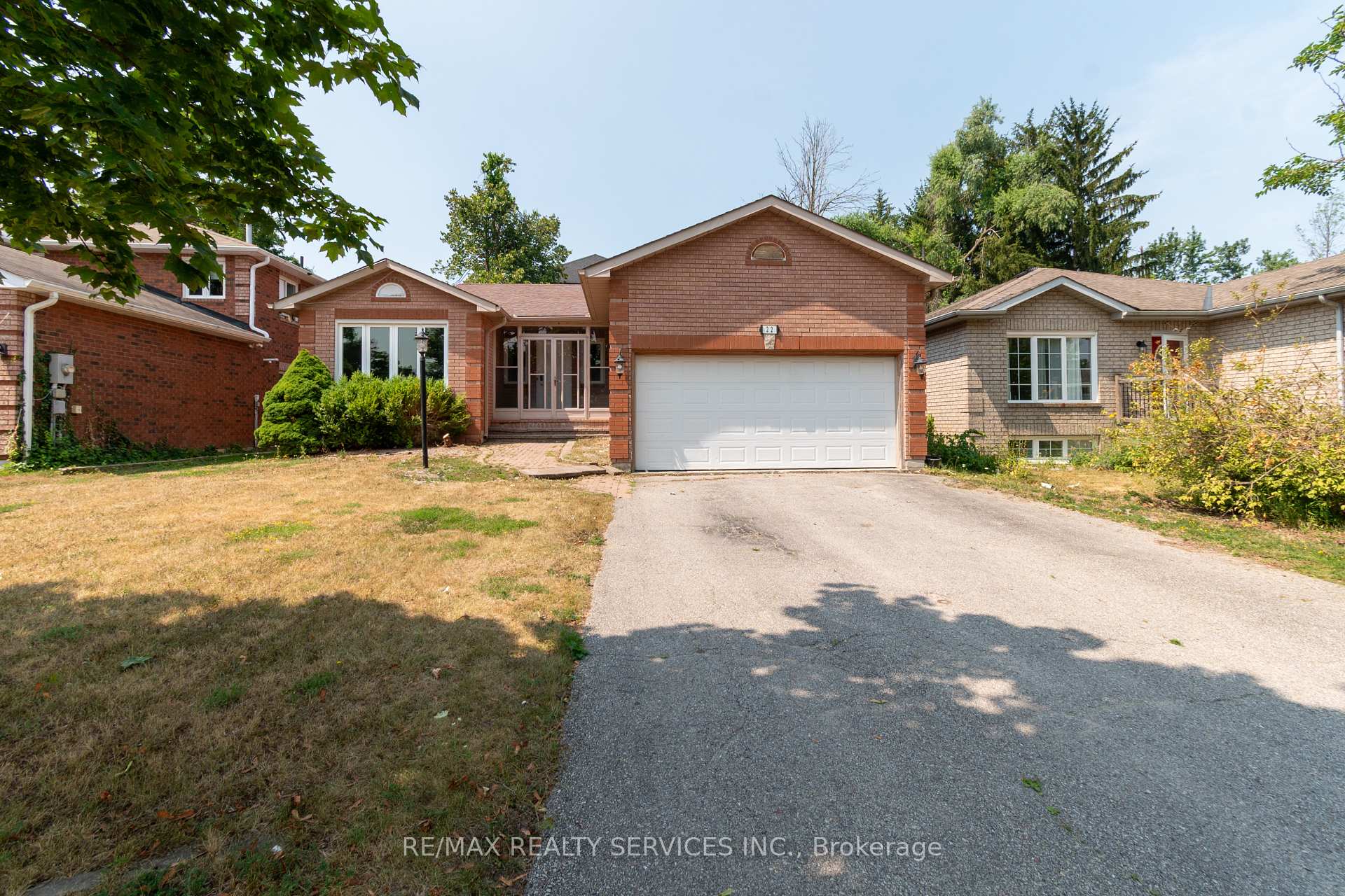 Photo 1 of 22 O'shaughnessy Crescent, Barrie, Holly — HOMEH