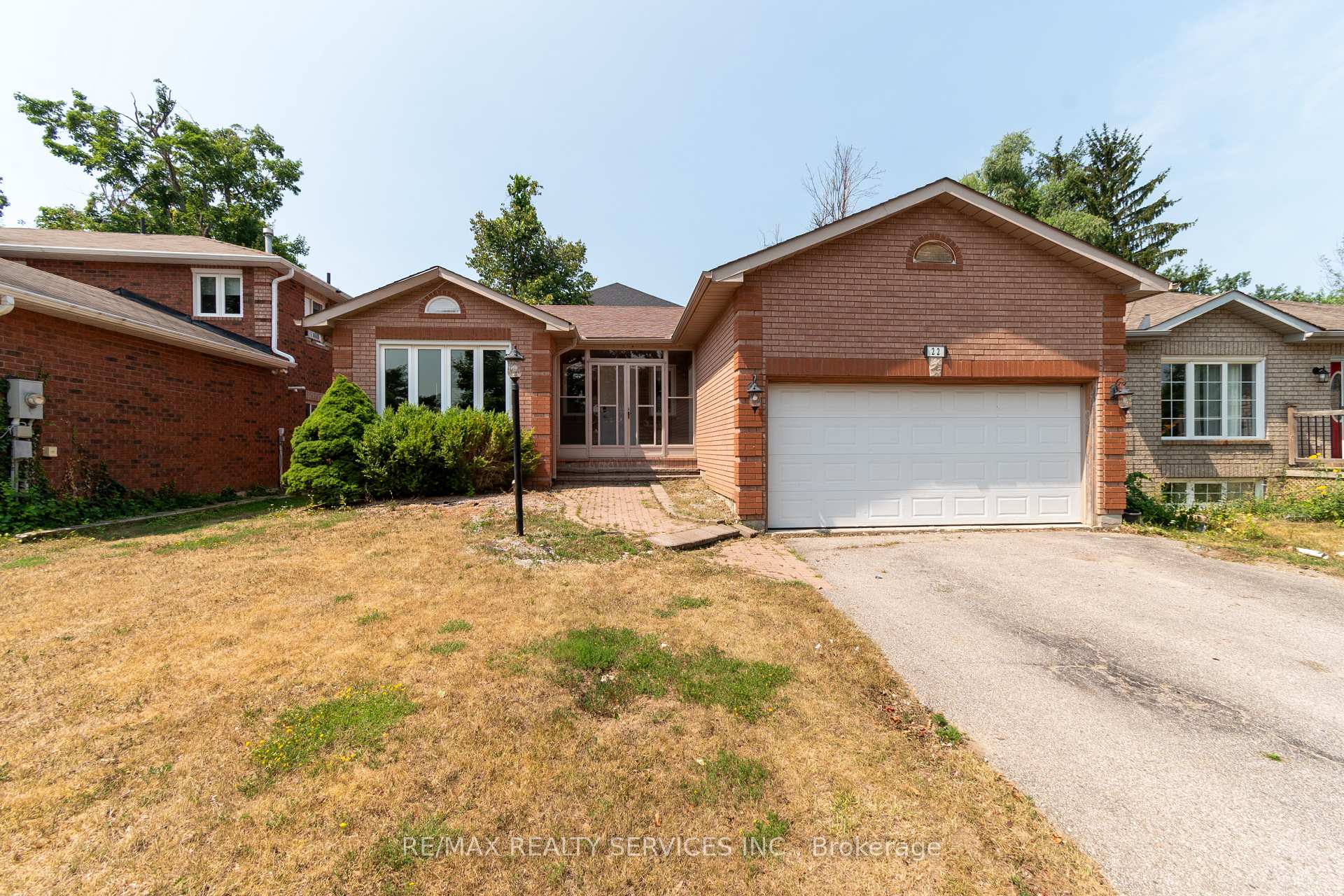 Photo 2 of 22 O'shaughnessy Crescent, Barrie, Holly — HOMEH