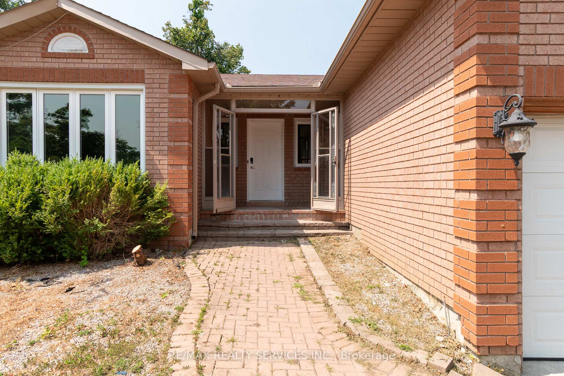 Photo 4 of 22 O'shaughnessy Crescent, Barrie, Holly — HOMEH
