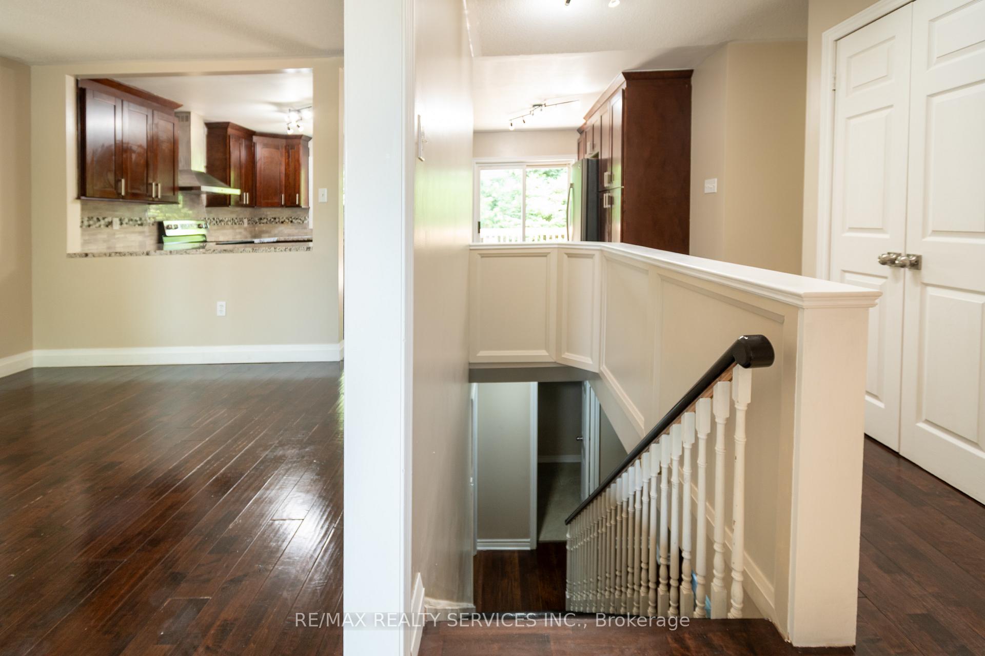 Photo 6 of 22 O'shaughnessy Crescent, Barrie, Holly — HOMEH