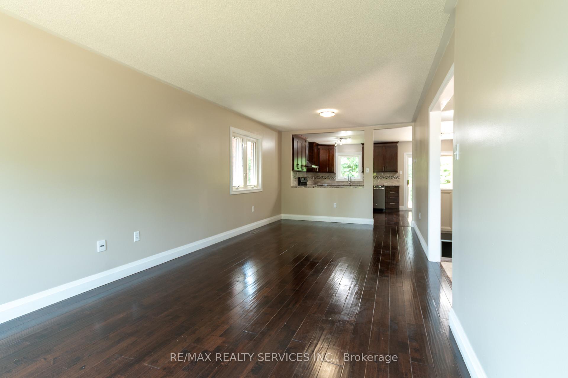 Photo 7 of 22 O'shaughnessy Crescent, Barrie, Holly — HOMEH