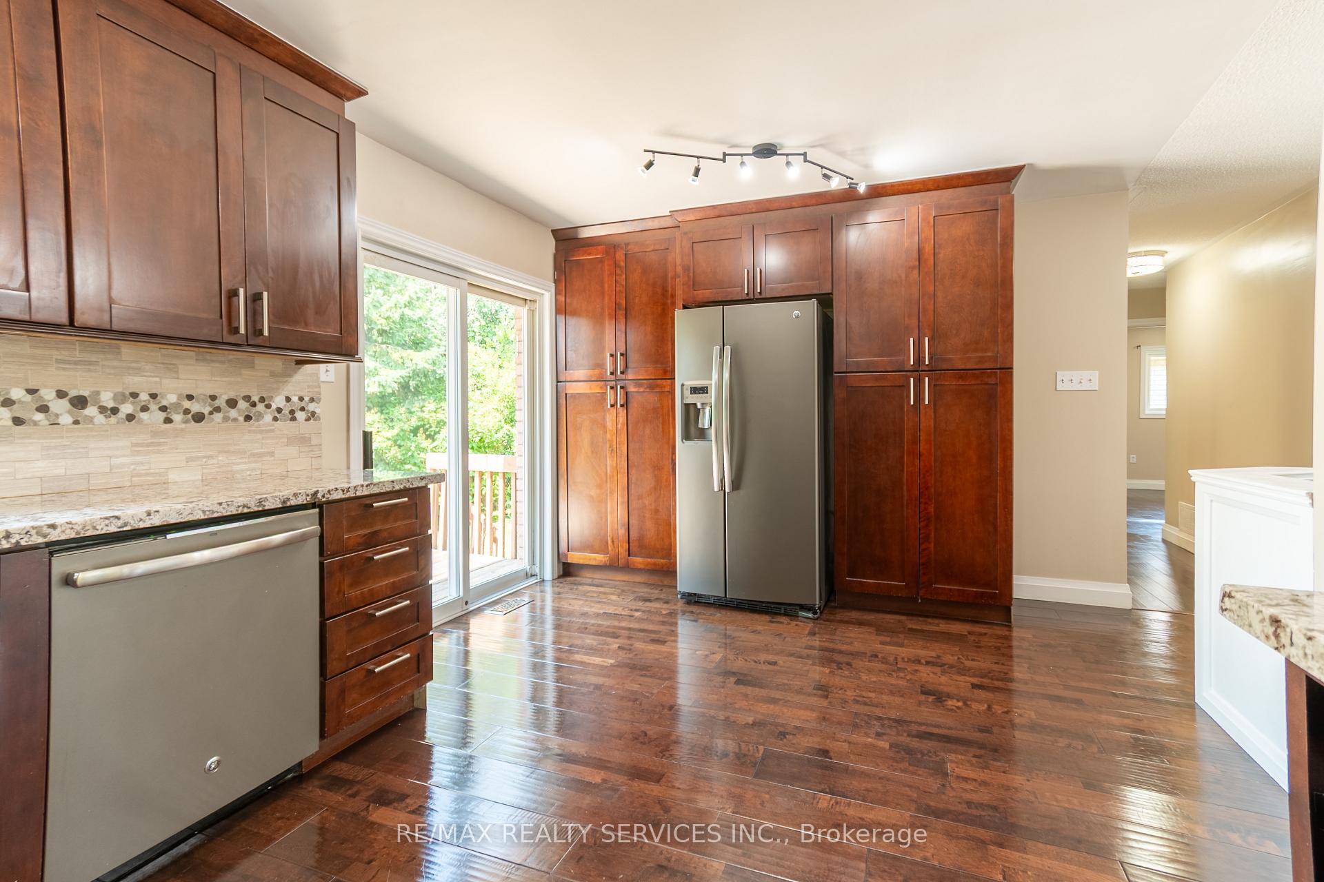 Photo 12 of 22 O'shaughnessy Crescent, Barrie, Holly — HOMEH