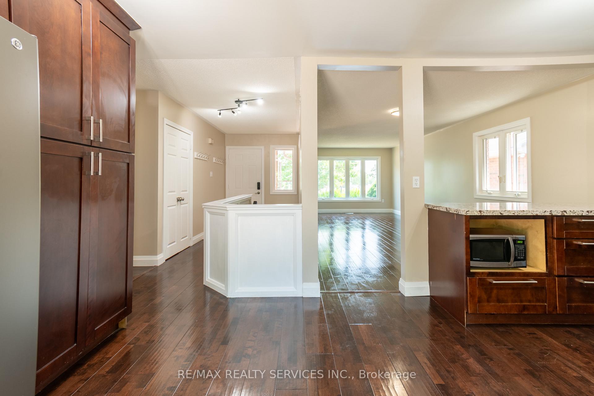 Photo 15 of 22 O'shaughnessy Crescent, Barrie, Holly — HOMEH