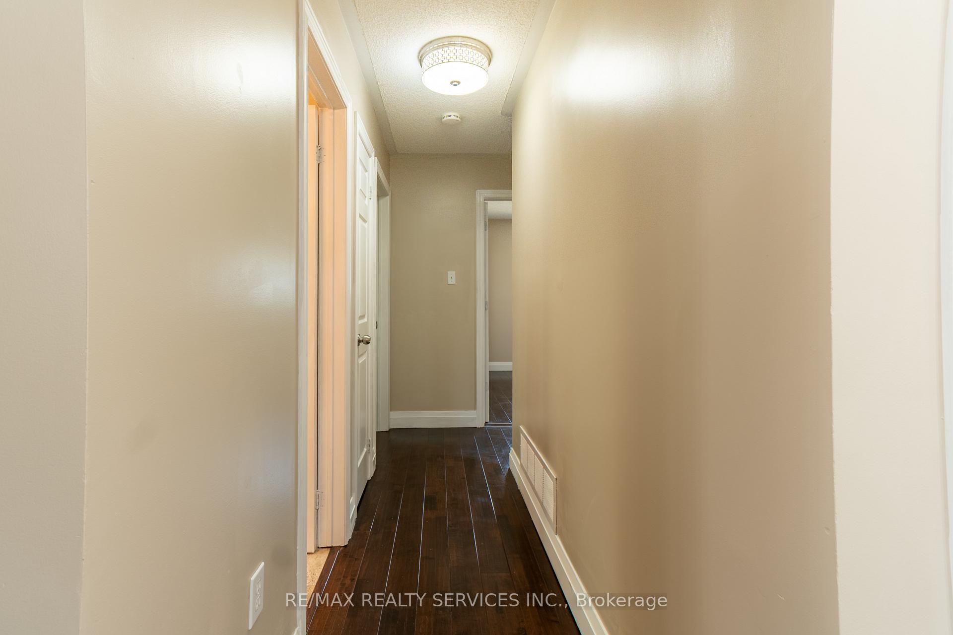 Photo 11 of 22 O'shaughnessy Crescent, Barrie, Holly — HOMEH