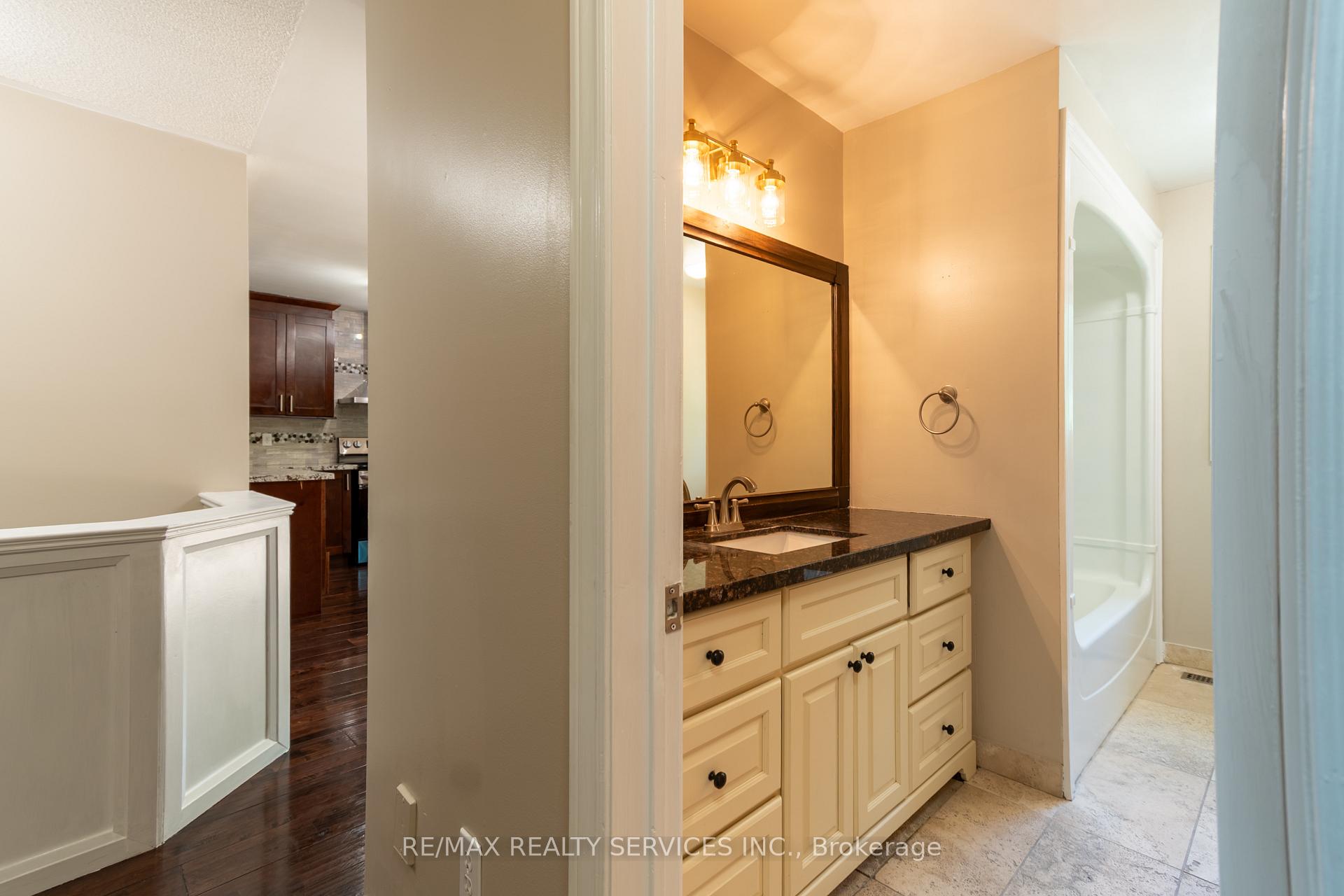 Photo 16 of 22 O'shaughnessy Crescent, Barrie, Holly — HOMEH
