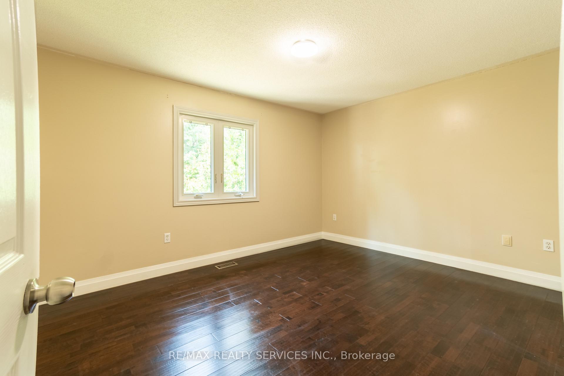 Photo 17 of 22 O'shaughnessy Crescent, Barrie, Holly — HOMEH