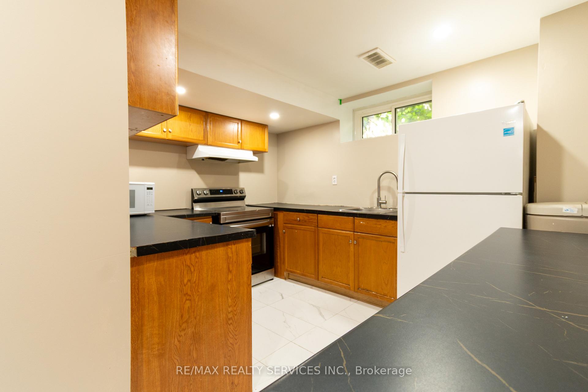 Photo 26 of 22 O'shaughnessy Crescent, Barrie, Holly — HOMEH