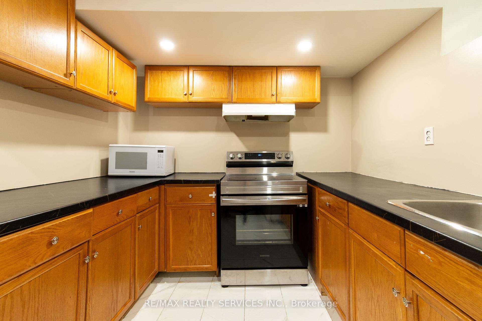 Photo 25 of 22 O'shaughnessy Crescent, Barrie, Holly — HOMEH