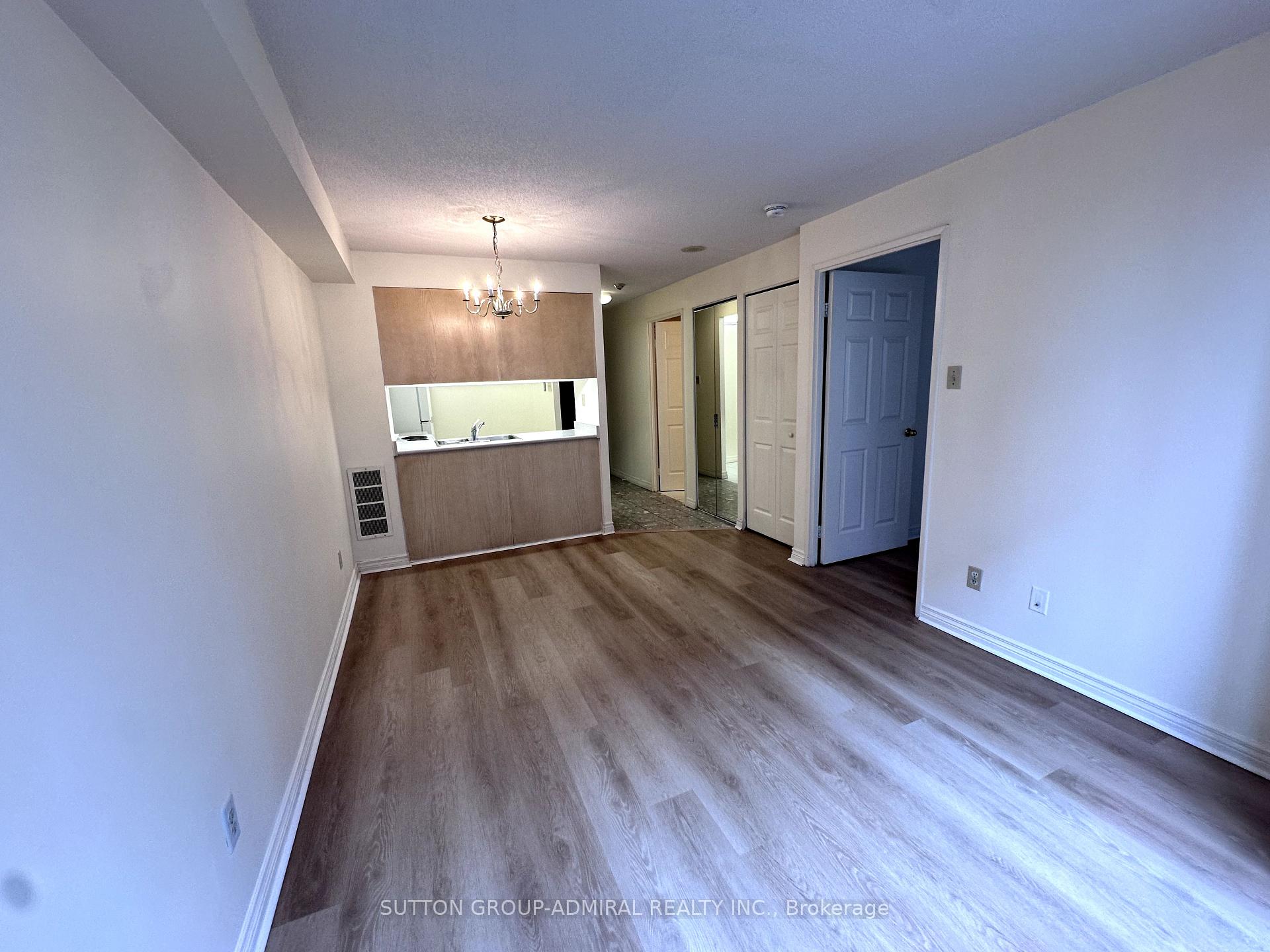 Photo 4 of Unit 501, 736 Bay Street, Toronto, Bay Street Corridor — HOMEH