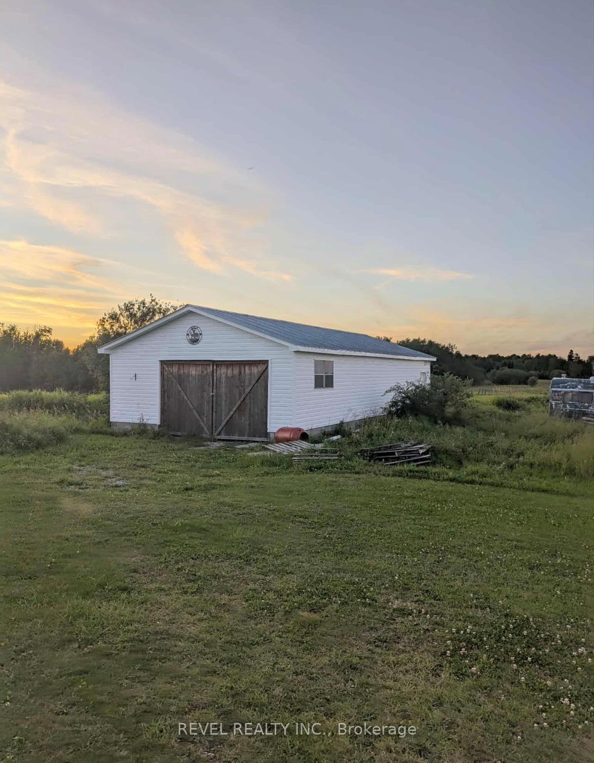 Photo 33 of 1105 4 & 5 Glackmeyer Concession, Cochrane — HOMEH