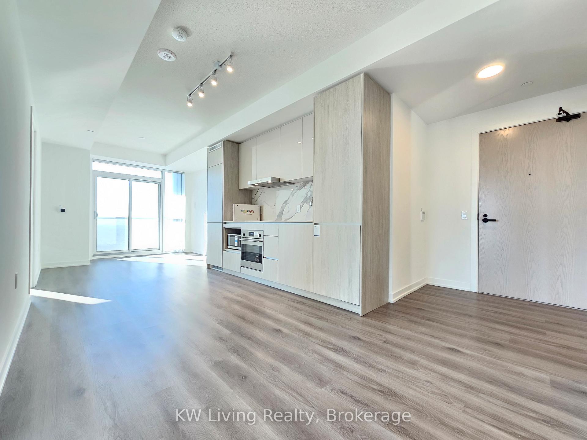 Photo 4 of Unit 4510, 28 Interchange Way, Vaughan, Vaughan Corporate Centre — HOMEH