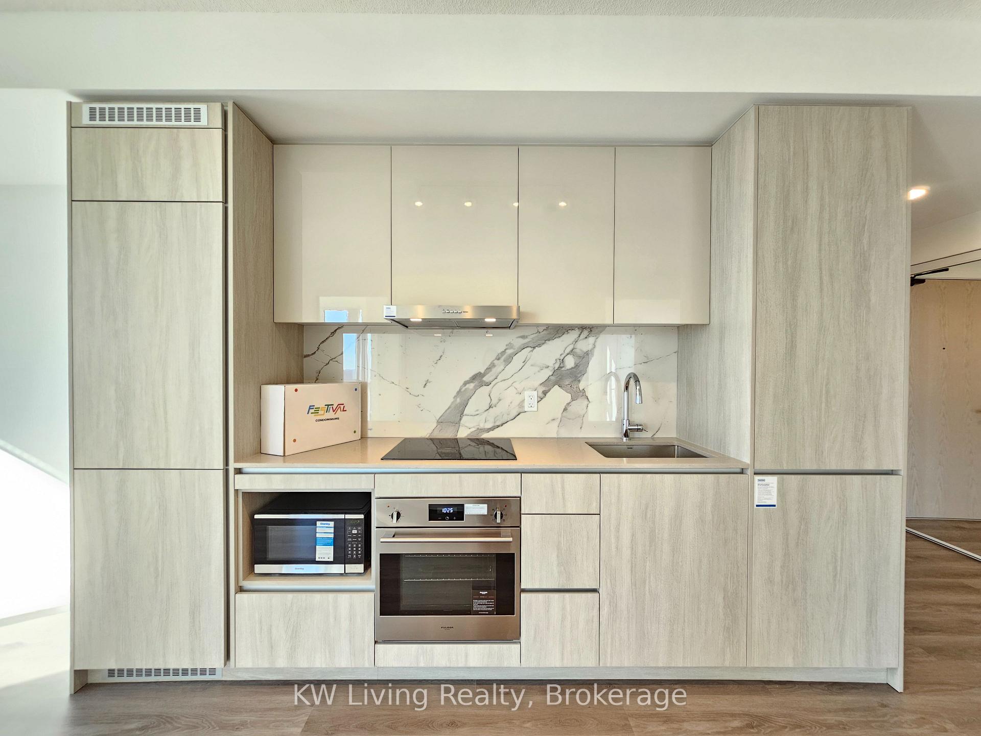 Photo 5 of Unit 4510, 28 Interchange Way, Vaughan, Vaughan Corporate Centre — HOMEH