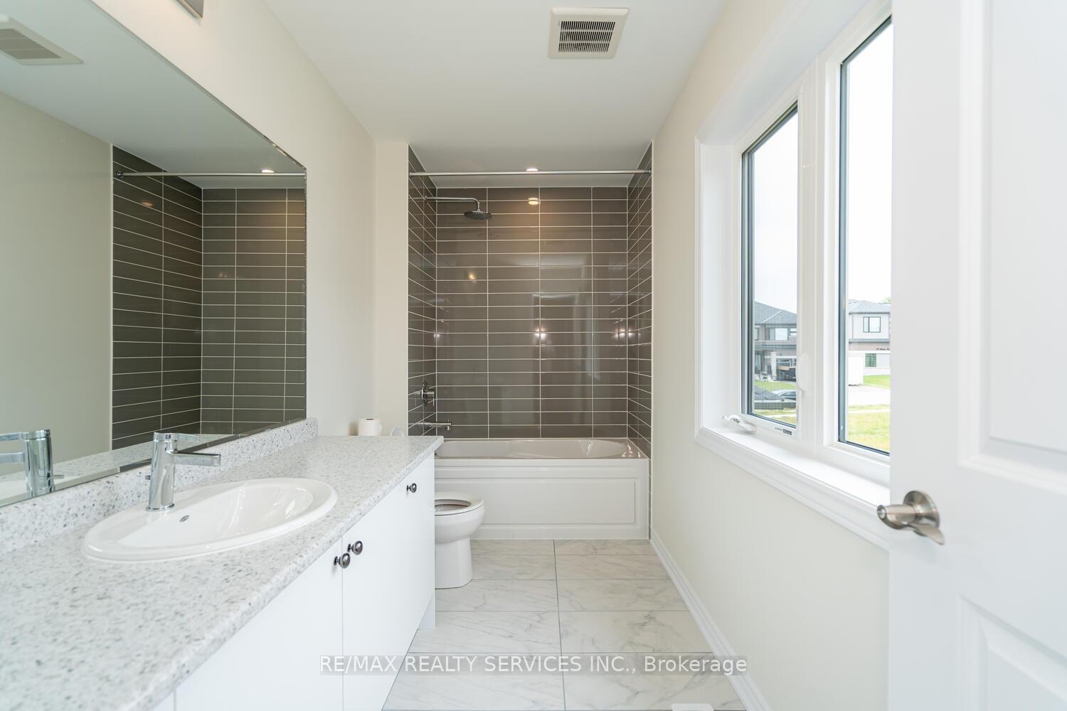 Photo 17 of 23 Heming Street, Brant, Paris — HOMEH