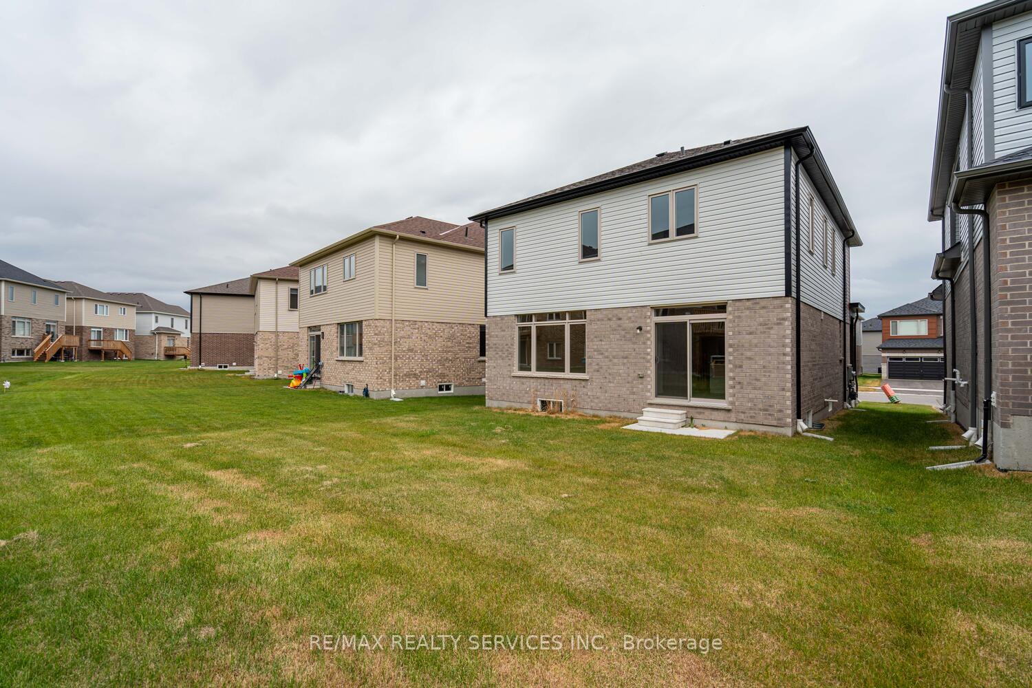 Photo 24 of 23 Heming Street, Brant, Paris — HOMEH