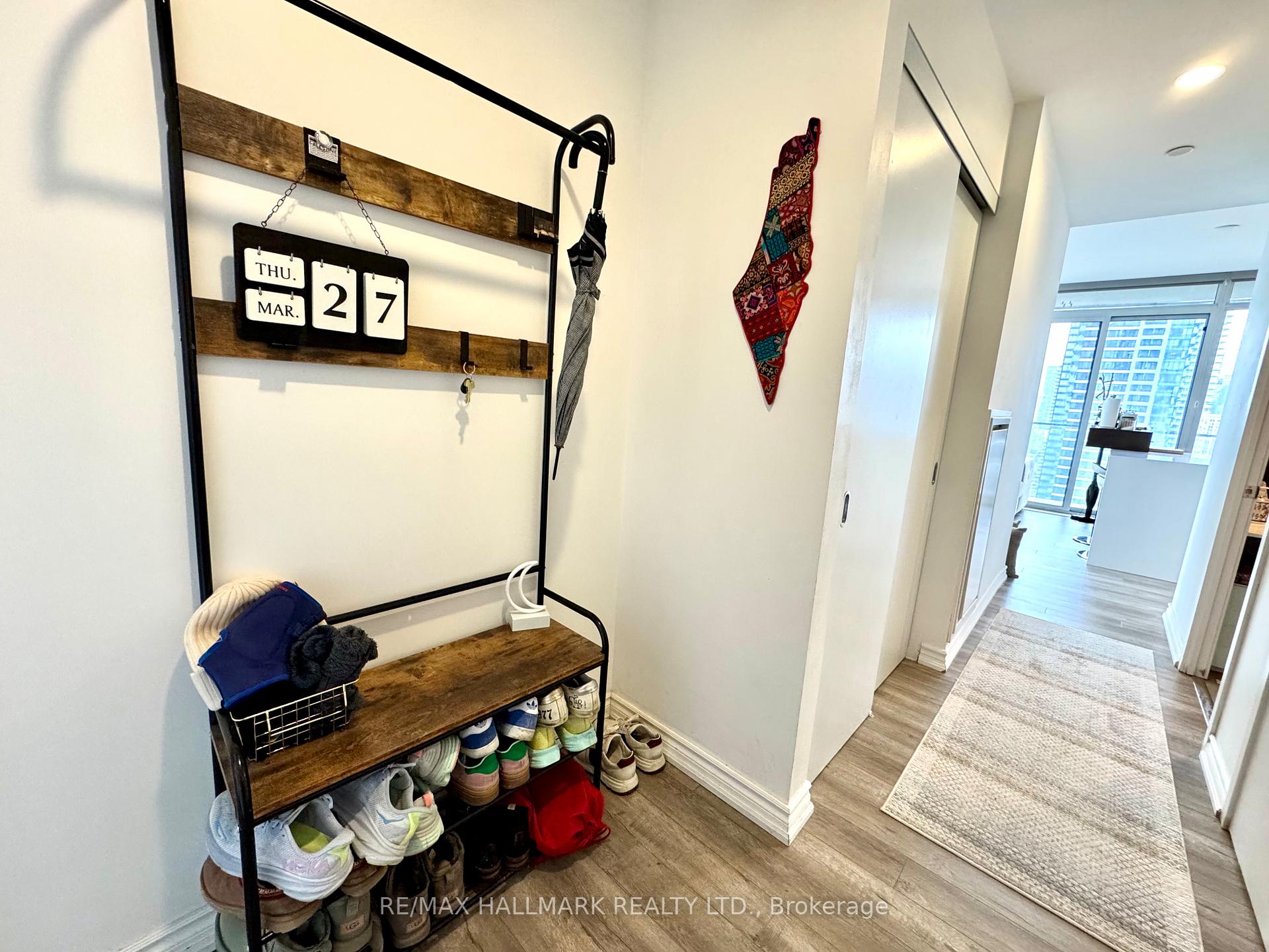 Photo 4 of Unit 2002, 75 St Nicholas Street, Toronto, Bay Street Corridor — HOMEH