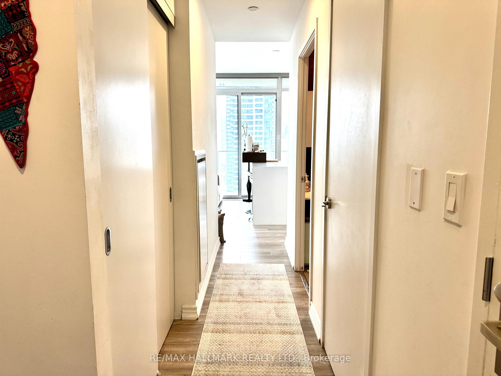 Photo 5 of Unit 2002, 75 St Nicholas Street, Toronto, Bay Street Corridor — HOMEH
