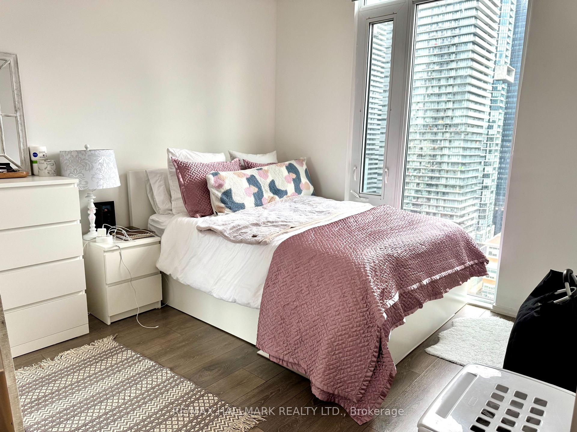 Photo 8 of Unit 2002, 75 St Nicholas Street, Toronto, Bay Street Corridor — HOMEH
