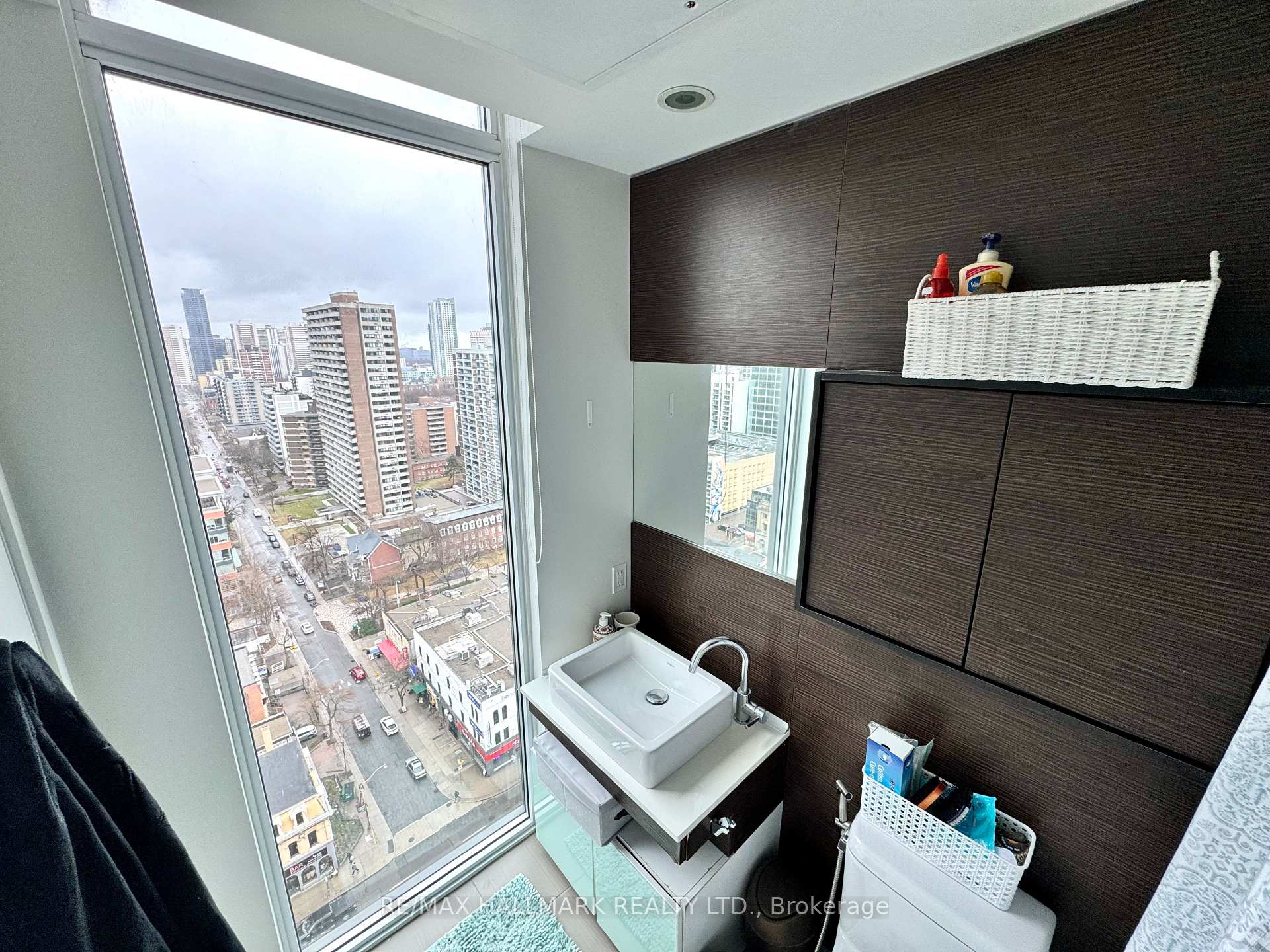 Photo 10 of Unit 2002, 75 St Nicholas Street, Toronto, Bay Street Corridor — HOMEH