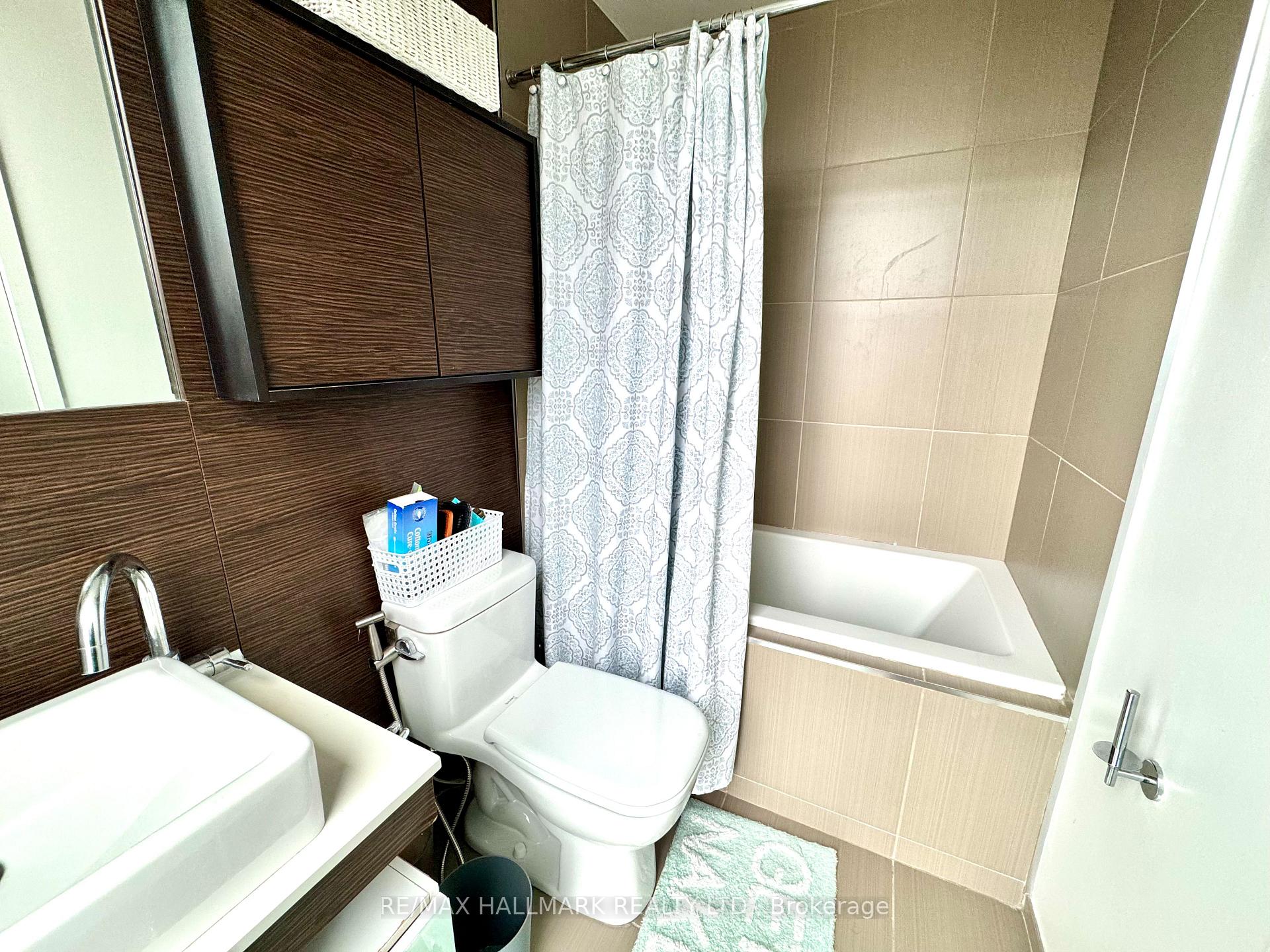 Photo 11 of Unit 2002, 75 St Nicholas Street, Toronto, Bay Street Corridor — HOMEH
