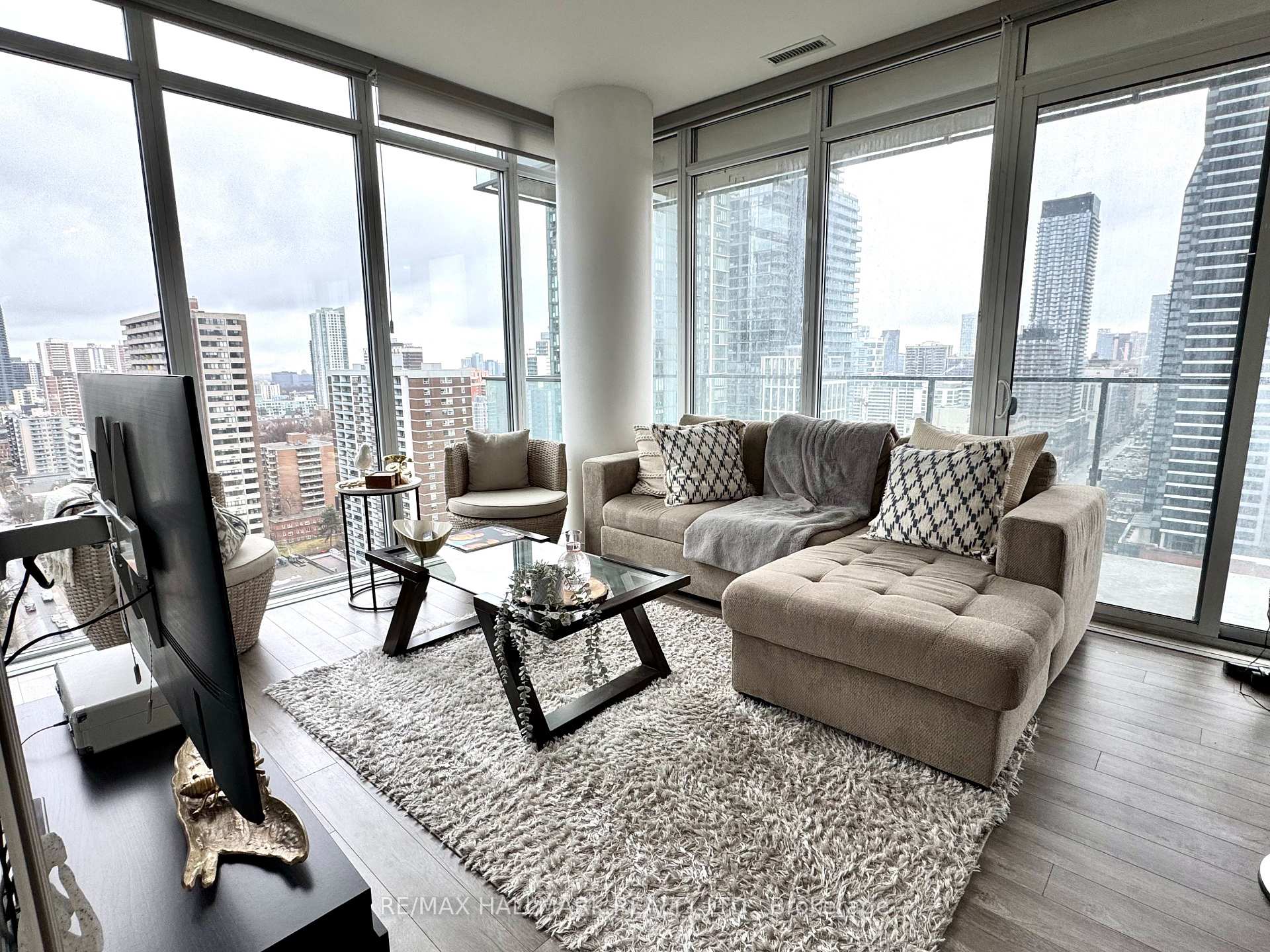 Photo 14 of Unit 2002, 75 St Nicholas Street, Toronto, Bay Street Corridor — HOMEH