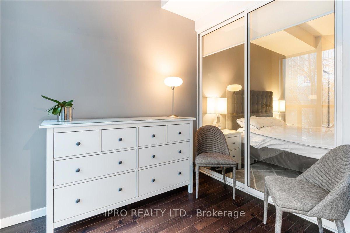 Photo 9 of Unit 303, 8 York Street, Toronto, Waterfront Communities — HOMEH
