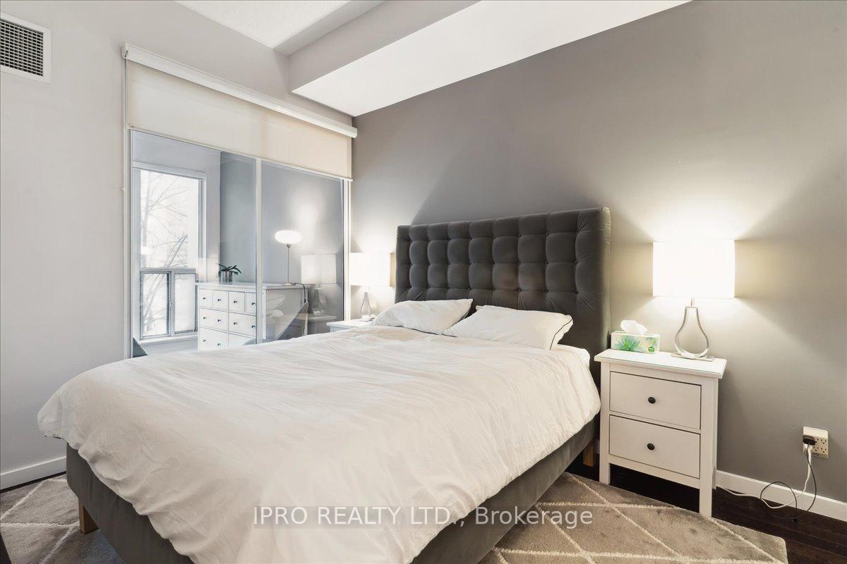 Photo 13 of Unit 303, 8 York Street, Toronto, Waterfront Communities — HOMEH