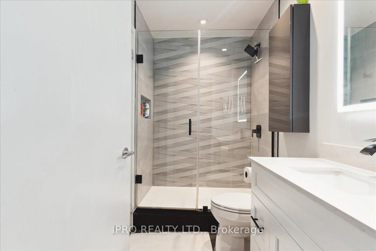 Photo 17 of Unit 303, 8 York Street, Toronto, Waterfront Communities — HOMEH