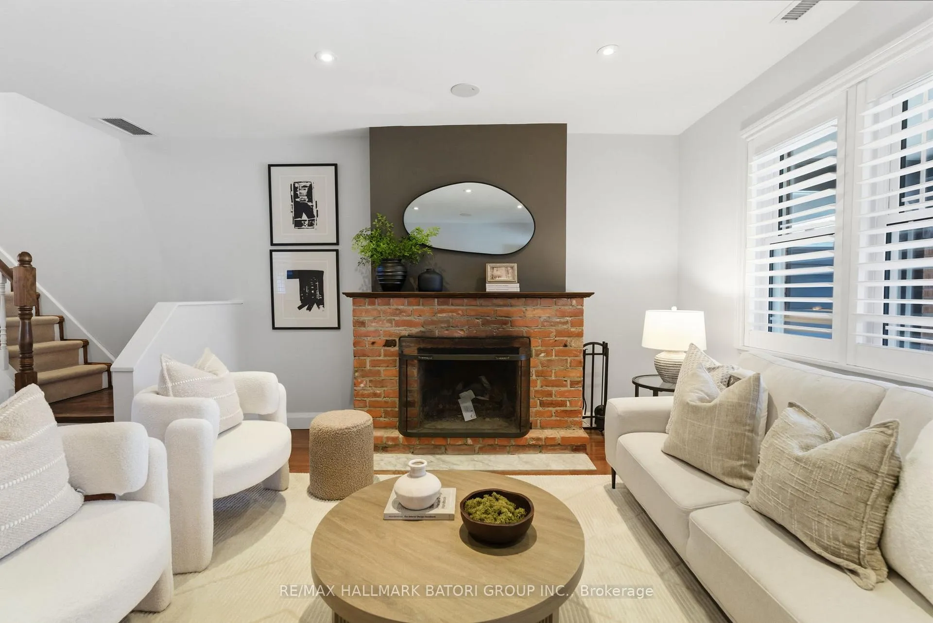 Photo 2 of 261 Castlefield Avenue, Toronto, Yonge-Eglinton — HOMEH