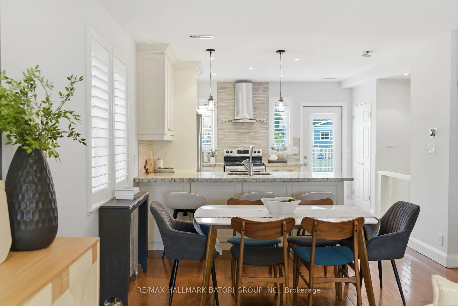 Photo 5 of 261 Castlefield Avenue, Toronto, Yonge-Eglinton — HOMEH