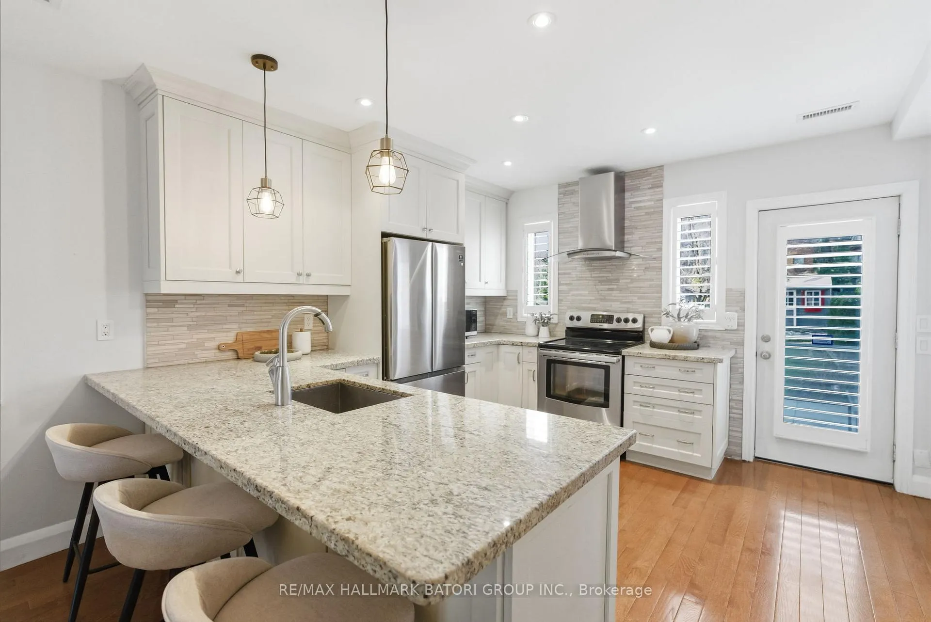 Photo 7 of 261 Castlefield Avenue, Toronto, Yonge-Eglinton — HOMEH