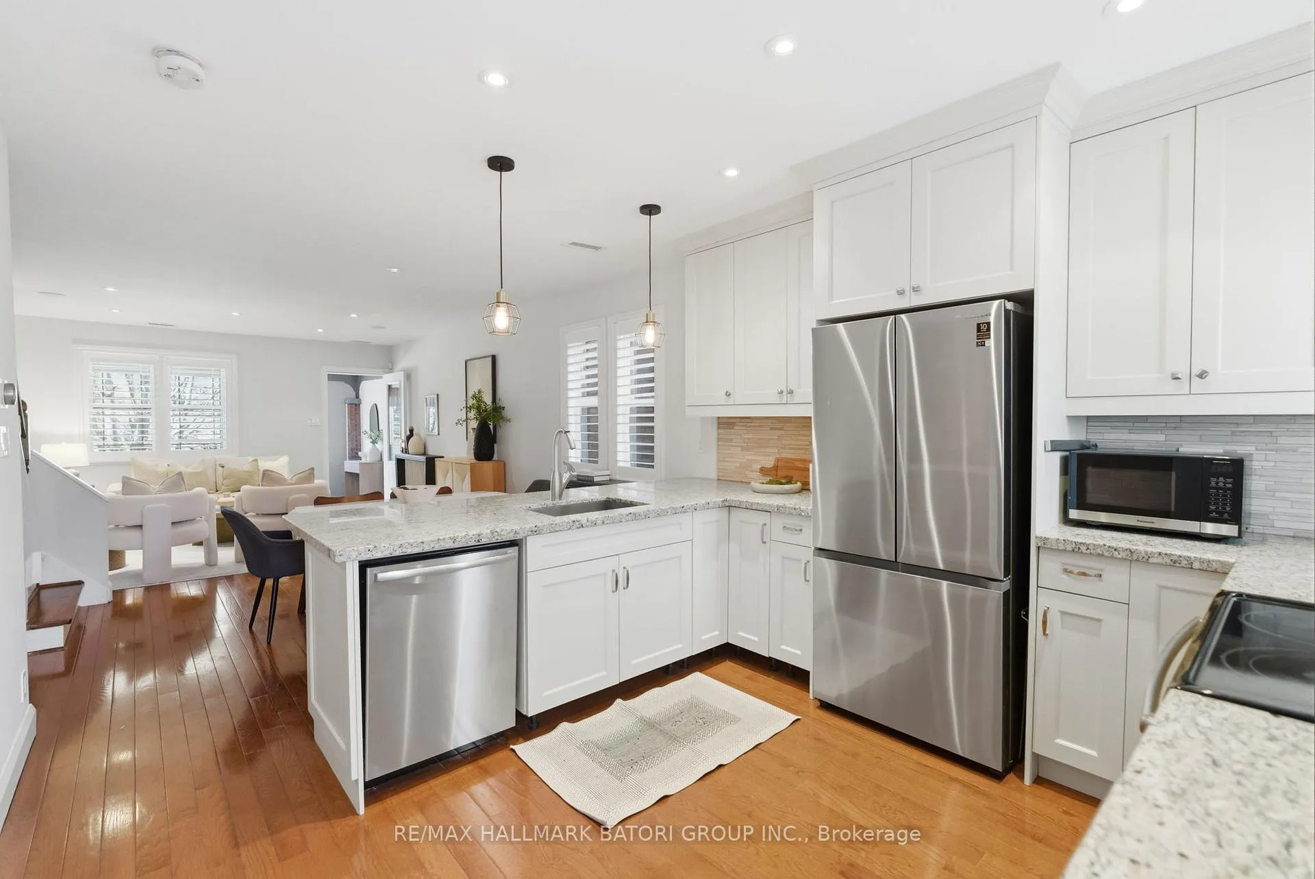 Photo 10 of 261 Castlefield Avenue, Toronto, Yonge-Eglinton — HOMEH
