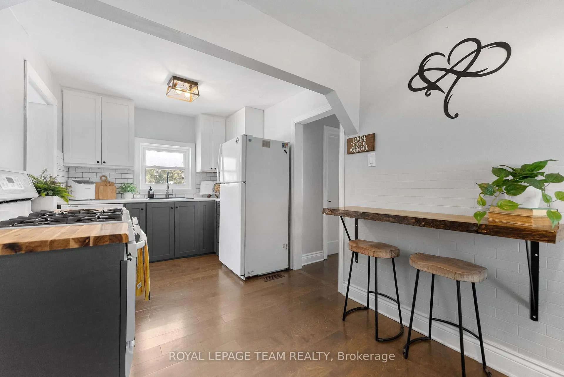 Photo 11 of 253 Mclean Street, Renfrew — HOMEH