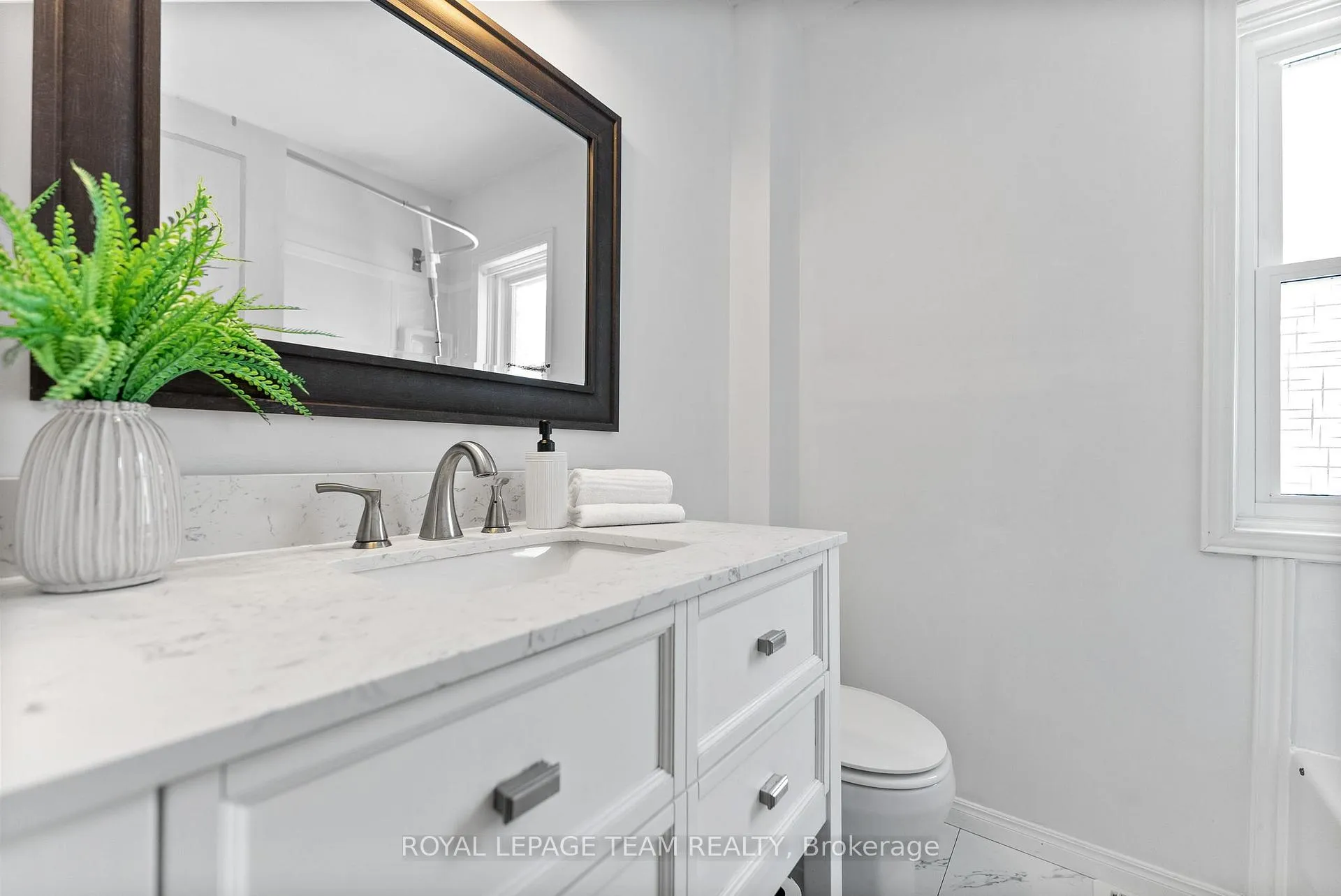 Photo 18 of 253 Mclean Street, Renfrew — HOMEH