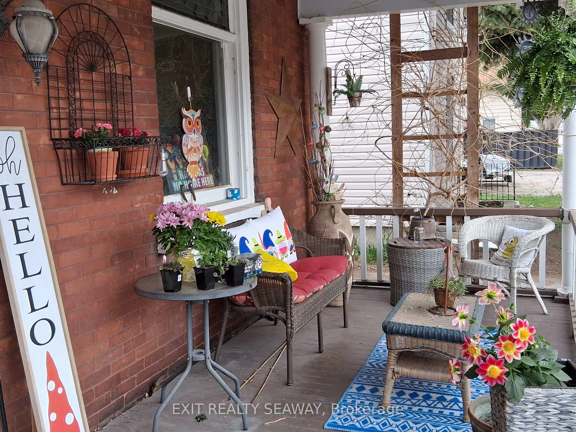 Photo 3 of 72 John Street, Brockville — HOMEH