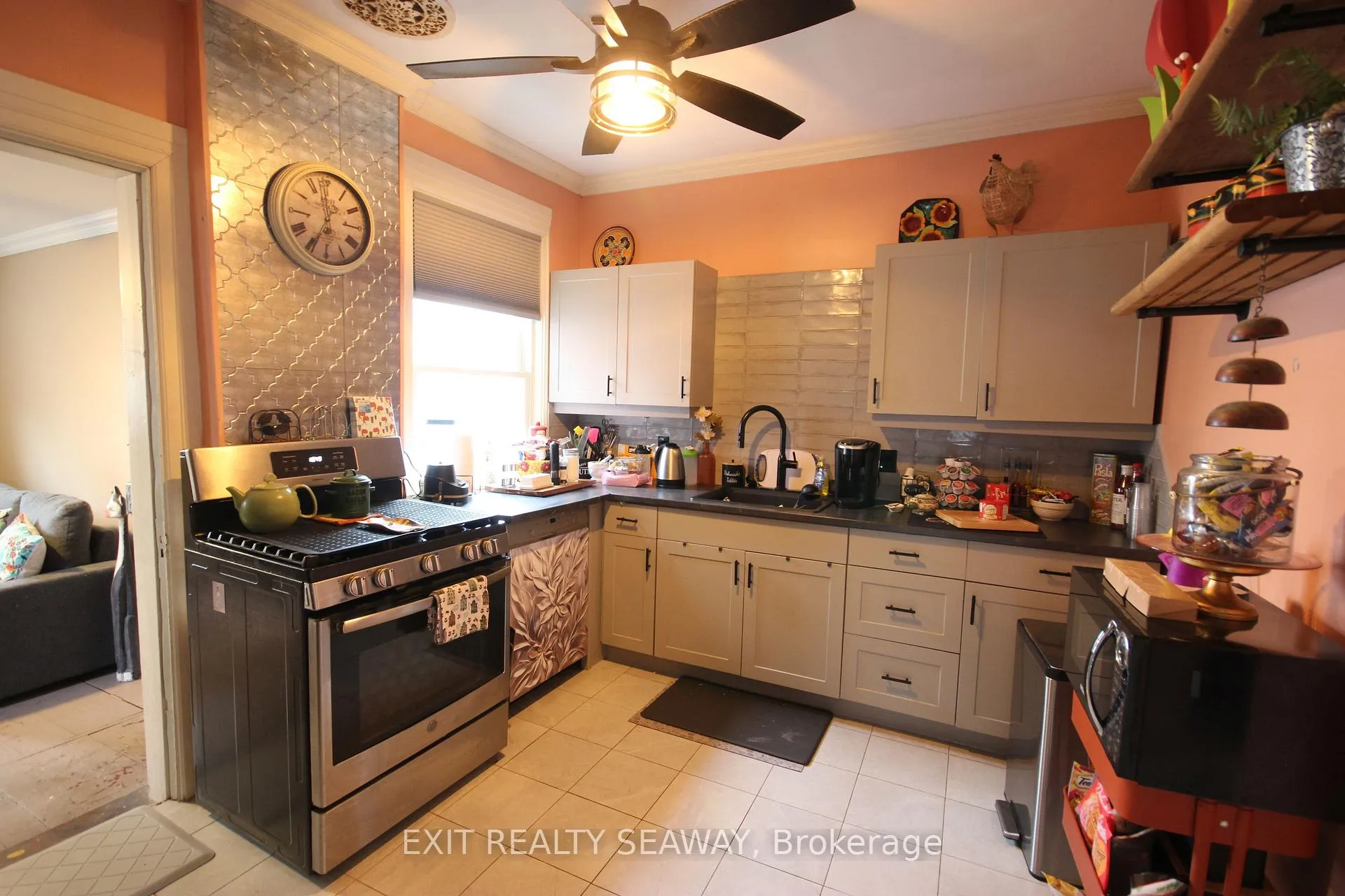 Photo 10 of 72 John Street, Brockville — HOMEH