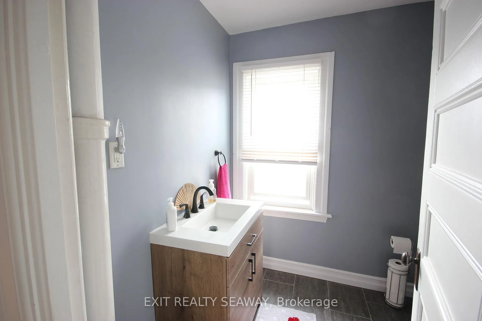 Photo 16 of 72 John Street, Brockville — HOMEH