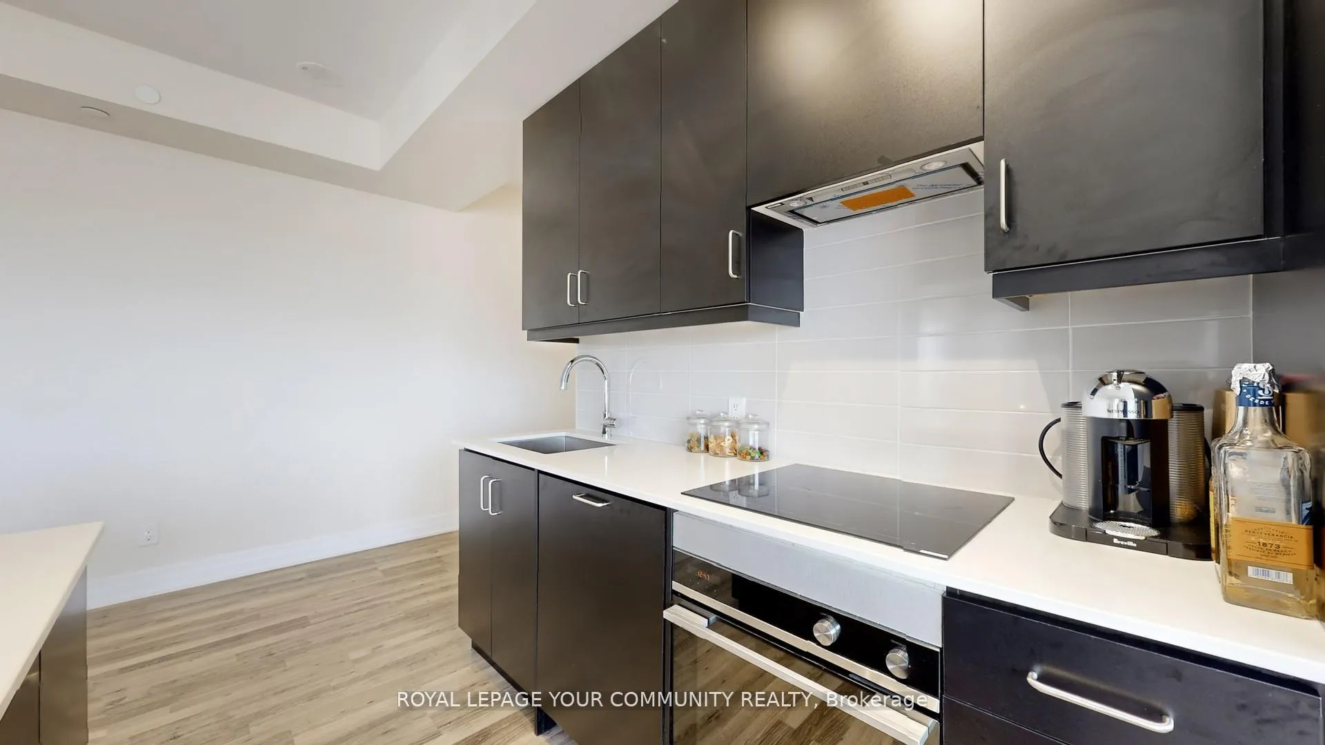 Photo 7 of Unit 1009, 9075 Jane Street, Vaughan, Concord — HOMEH