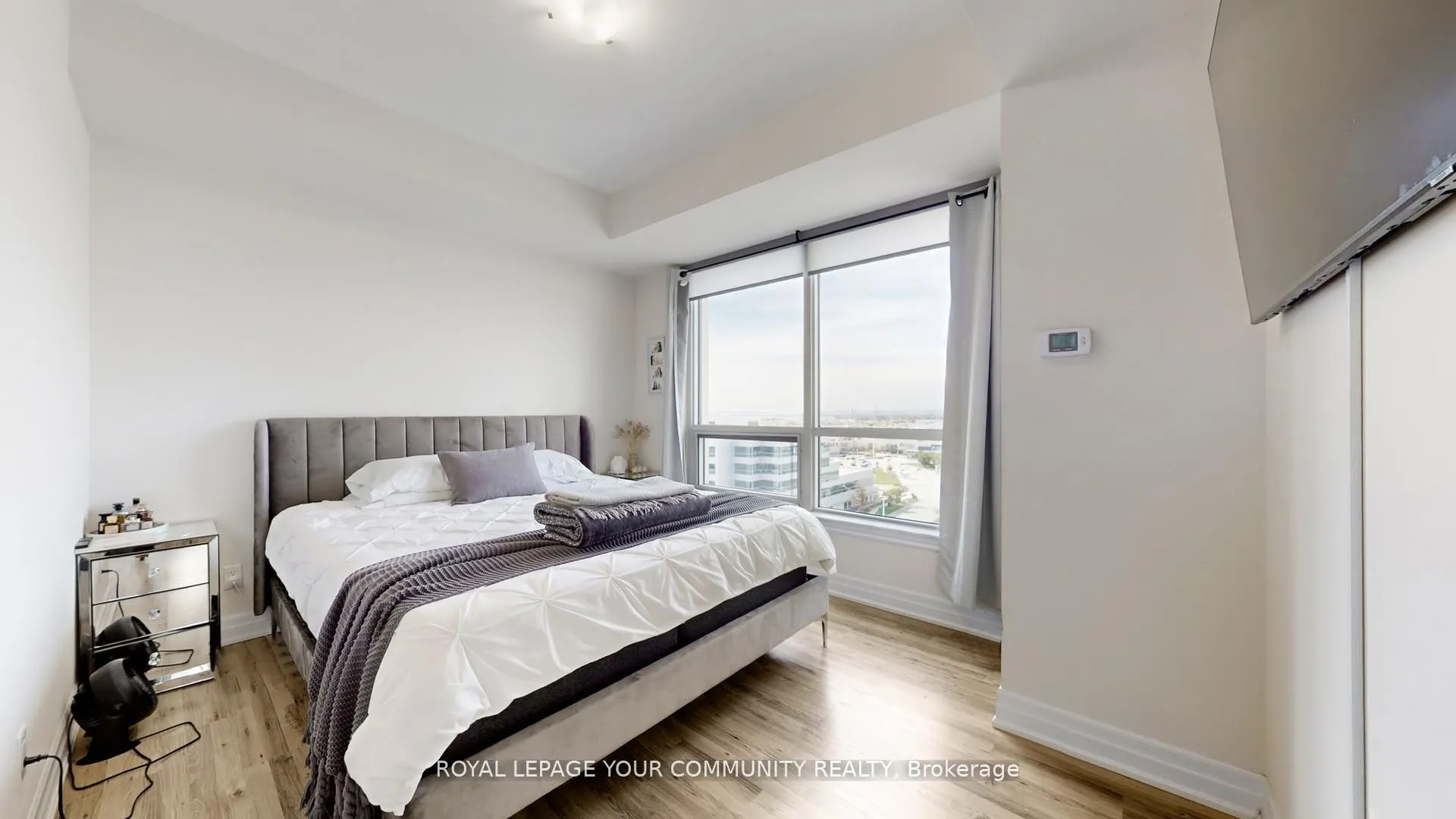 Photo 8 of Unit 1009, 9075 Jane Street, Vaughan, Concord — HOMEH