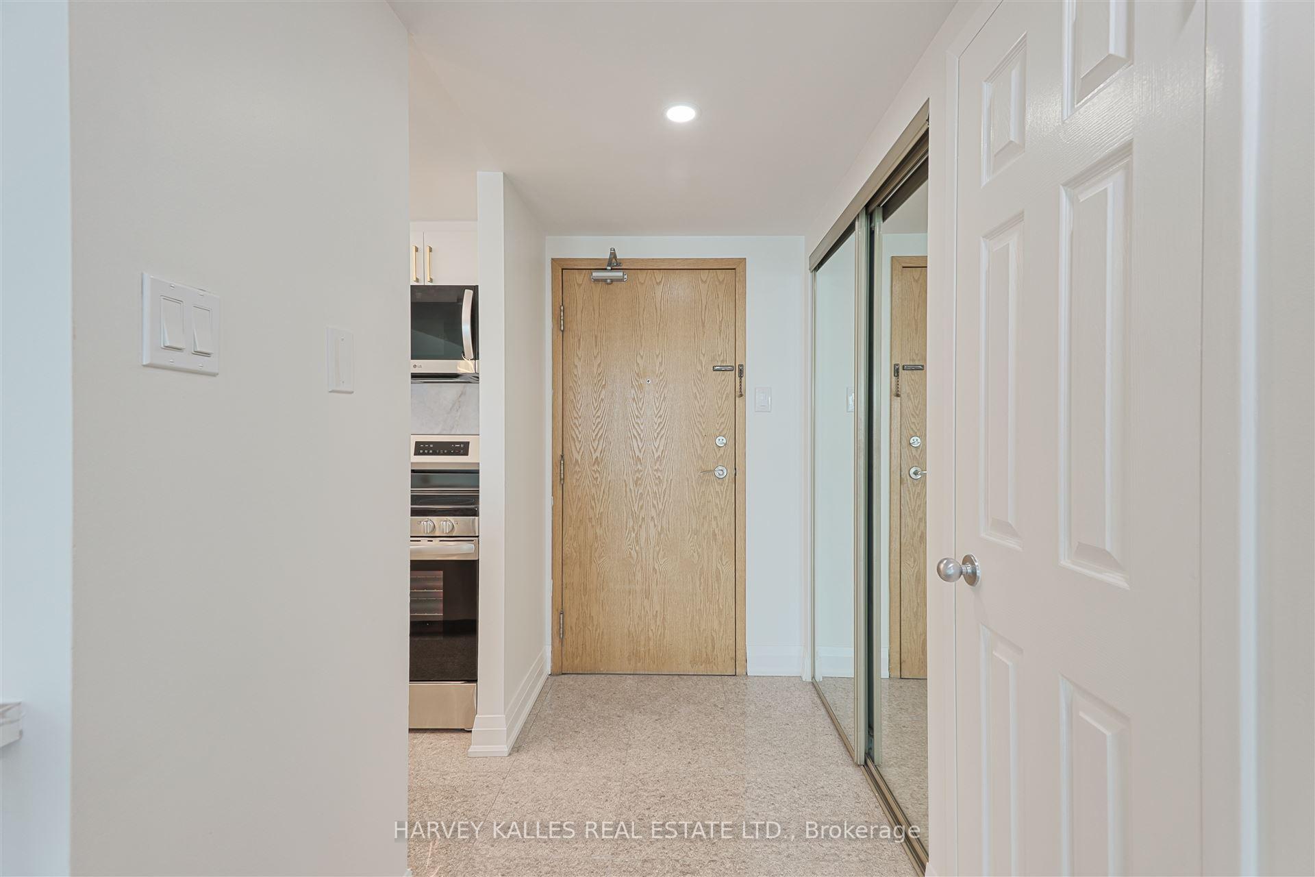 Photo 8 of Unit 2506, 99 Harbour Square, Toronto, Waterfront Communities — HOMEH
