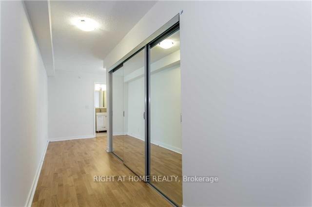 Photo 4 of Unit 724, 295 Adelaide Street W, Toronto, Waterfront Communities — HOMEH
