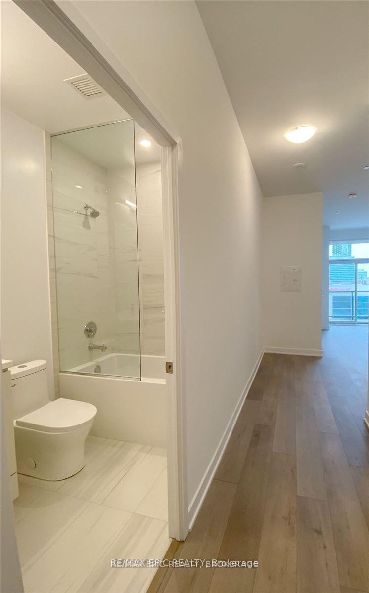 Photo 2 of Unit 317, 10 Honeycrisp Crescent, Vaughan, Vaughan Corporate Centre — HOMEH