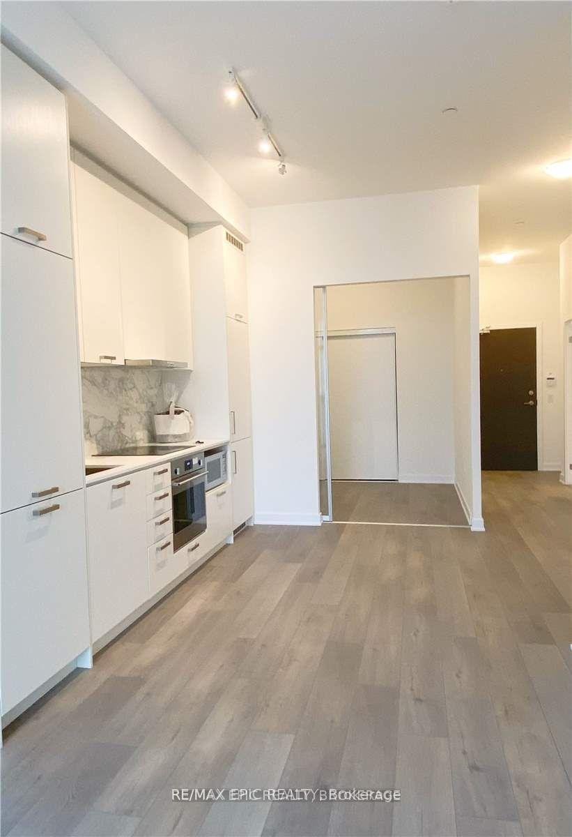 Photo 4 of Unit 317, 10 Honeycrisp Crescent, Vaughan, Vaughan Corporate Centre — HOMEH