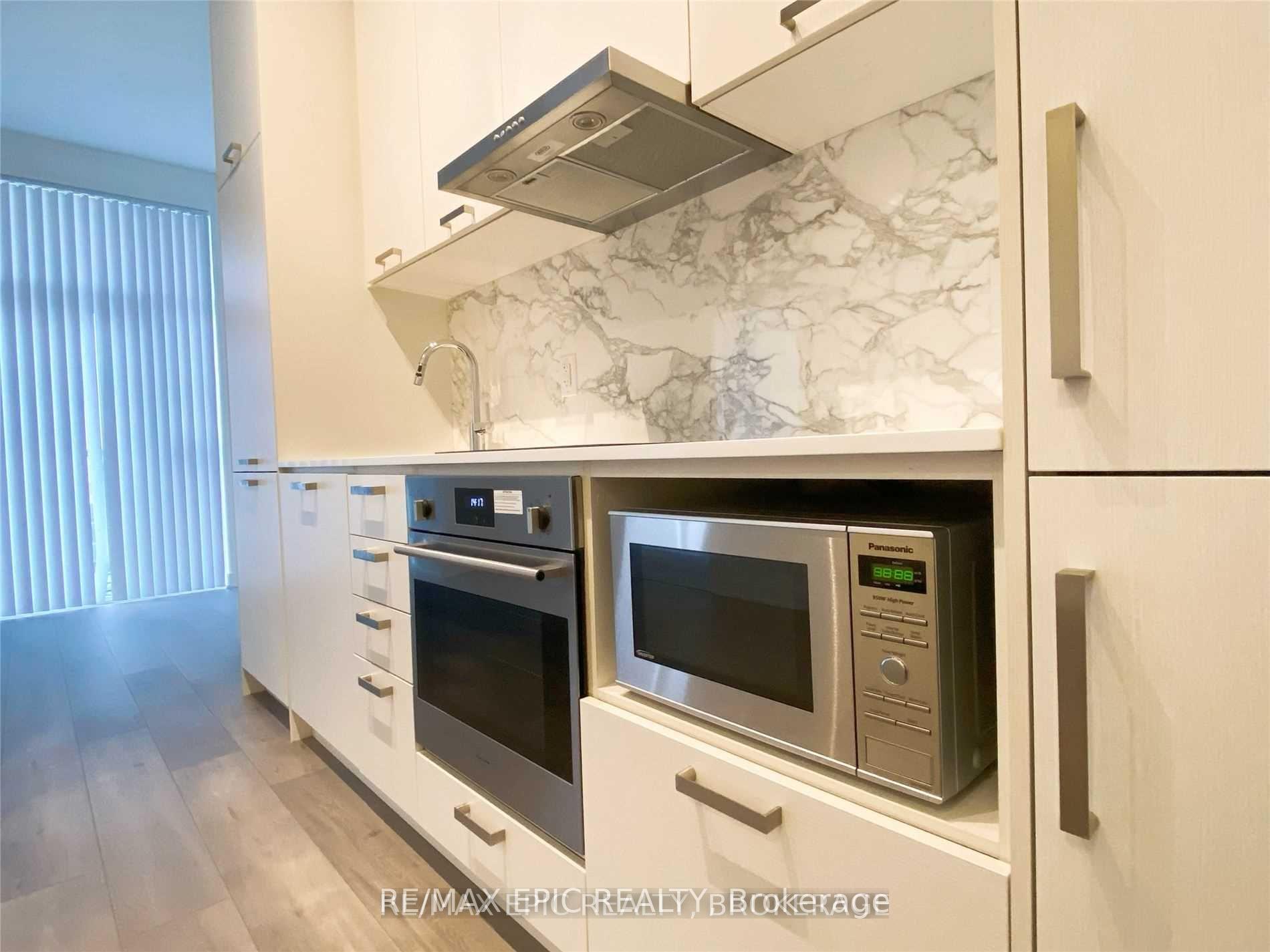 Photo 5 of Unit 317, 10 Honeycrisp Crescent, Vaughan, Vaughan Corporate Centre — HOMEH