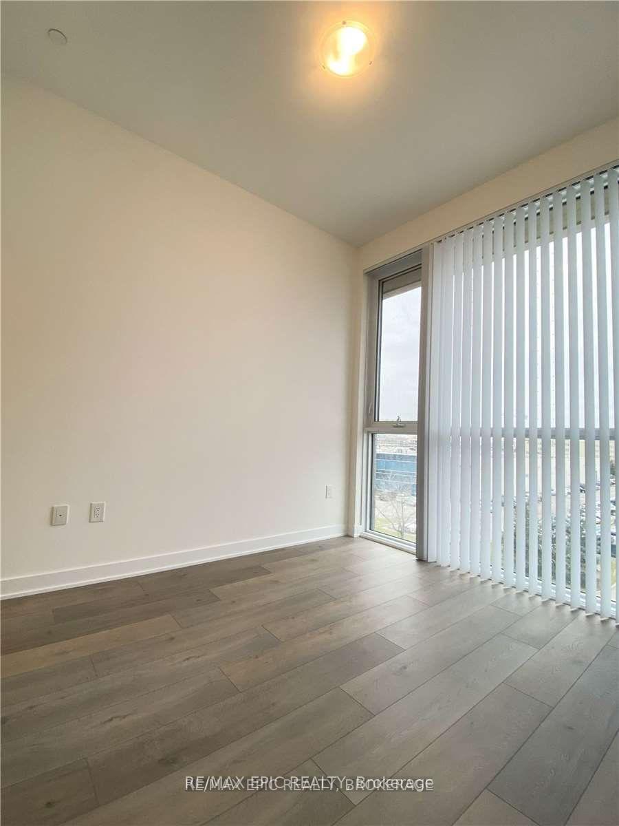 Photo 7 of Unit 317, 10 Honeycrisp Crescent, Vaughan, Vaughan Corporate Centre — HOMEH
