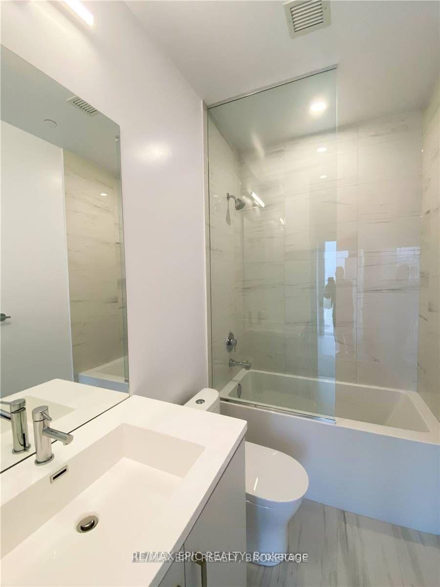 Photo 8 of Unit 317, 10 Honeycrisp Crescent, Vaughan, Vaughan Corporate Centre — HOMEH