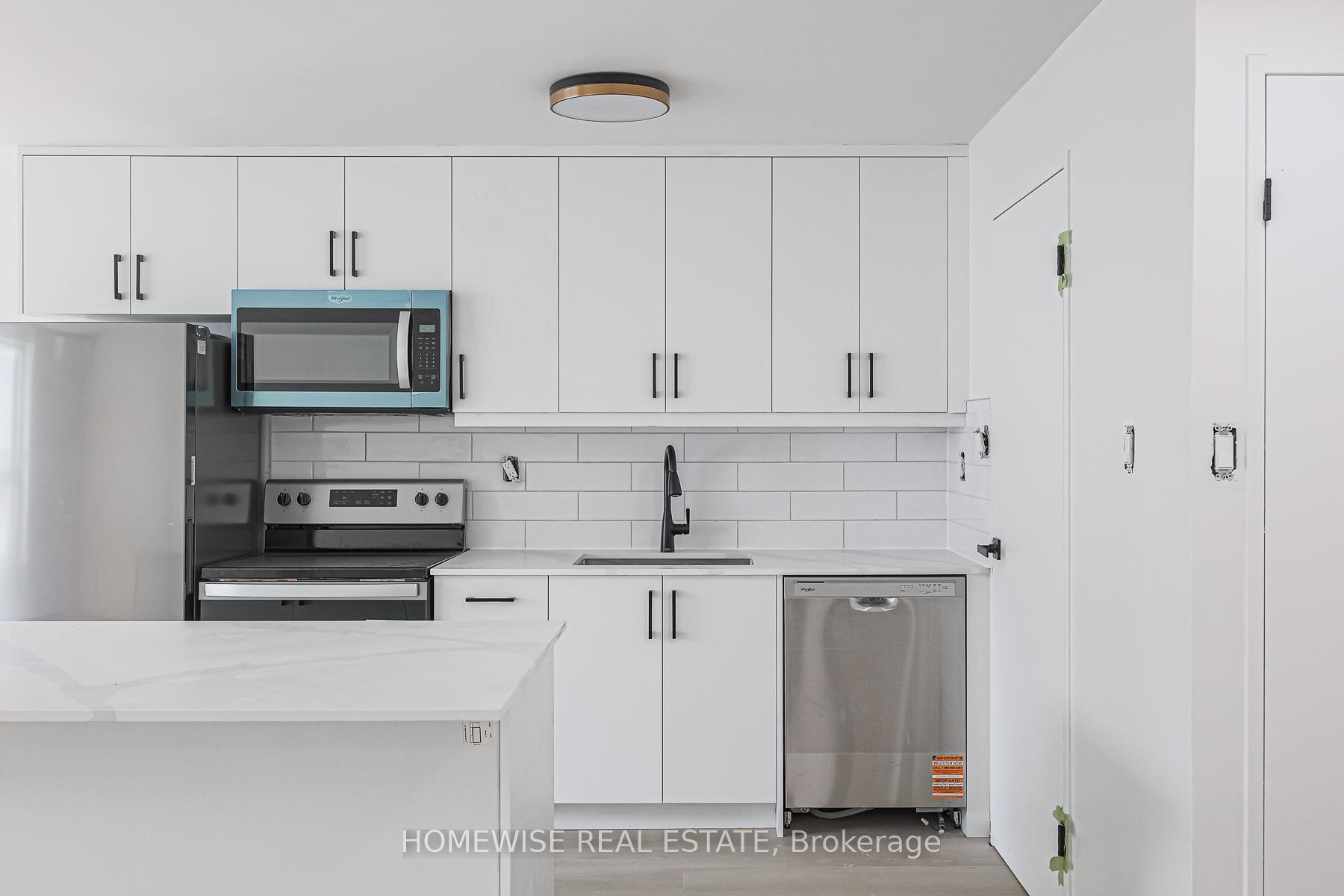 Photo 4 of Unit 13, 81 Ontario Street, Clarington, Bowmanville — HOMEH