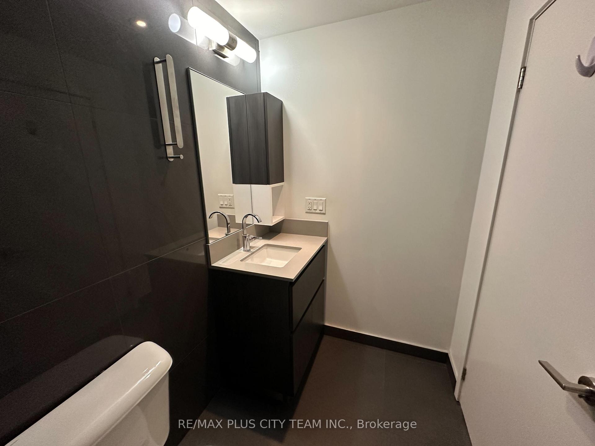 Photo 14 of Unit 1406, 15 Baseball Place, Toronto, South Riverdale — HOMEH
